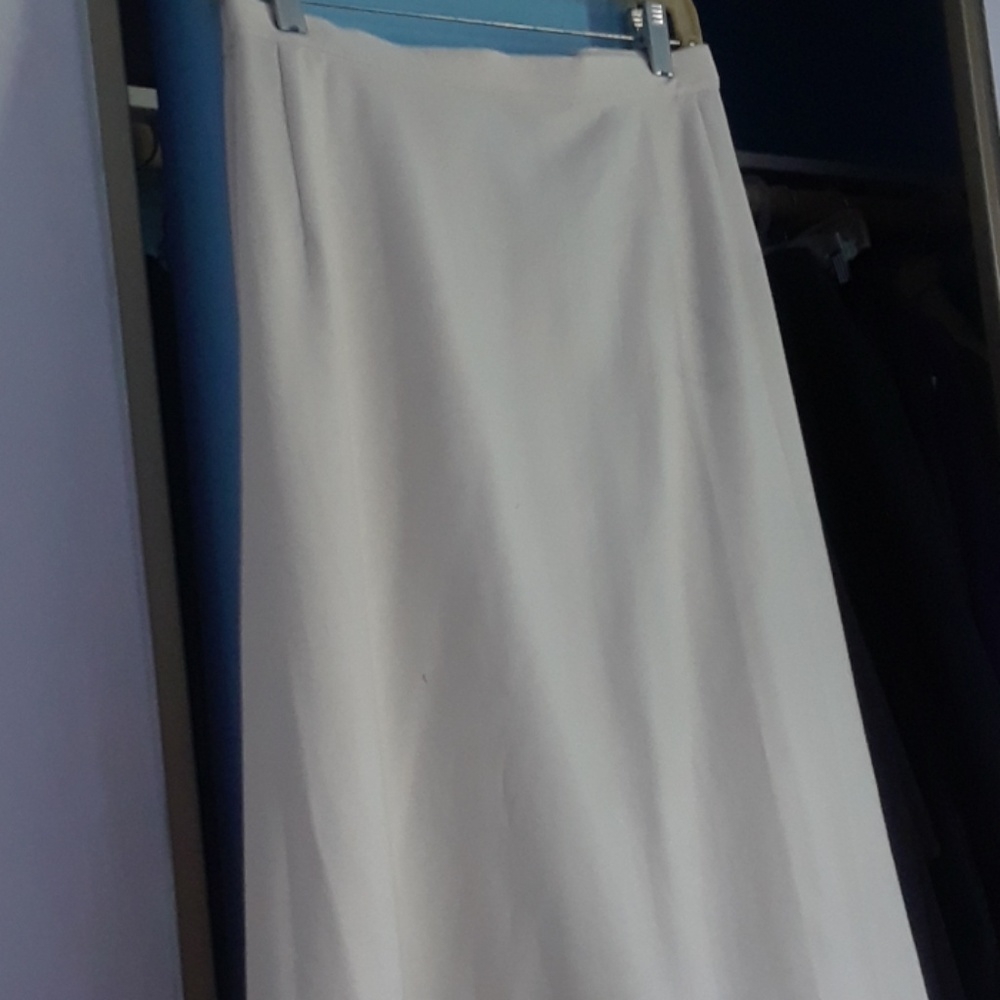 Off white polyester rayon spandex Skirt 26in Long